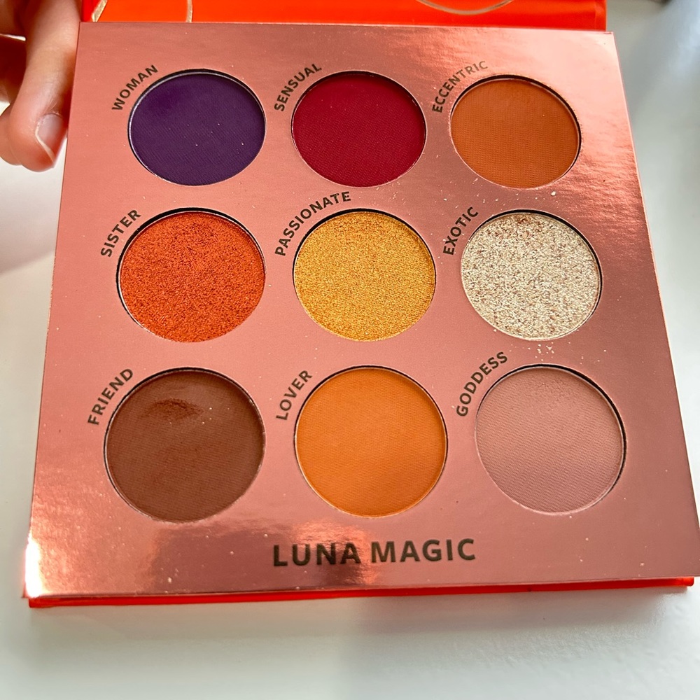 NWT Luna Magic Desnuda Eyeshadow Palette